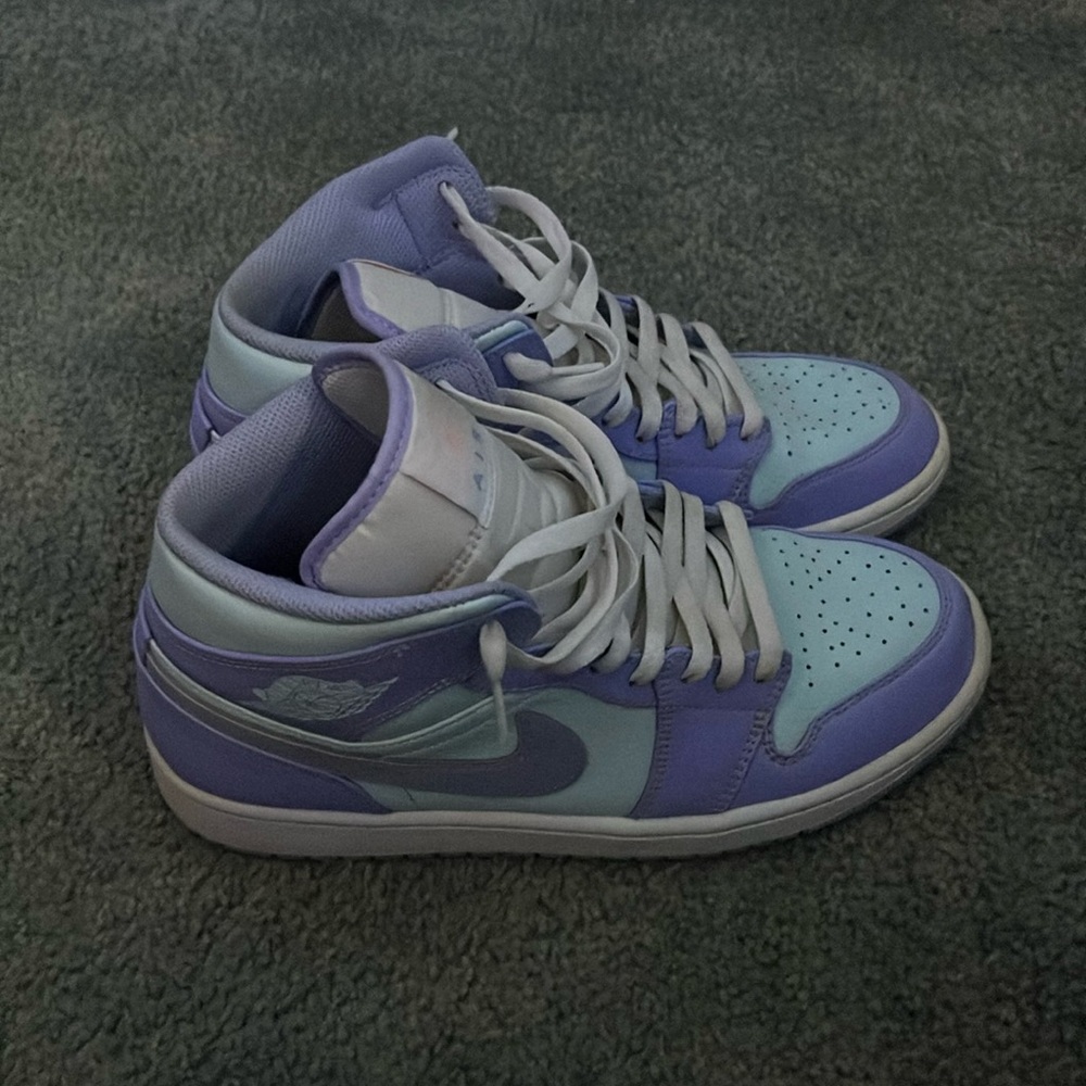 Air Jordan 1 mid lavender